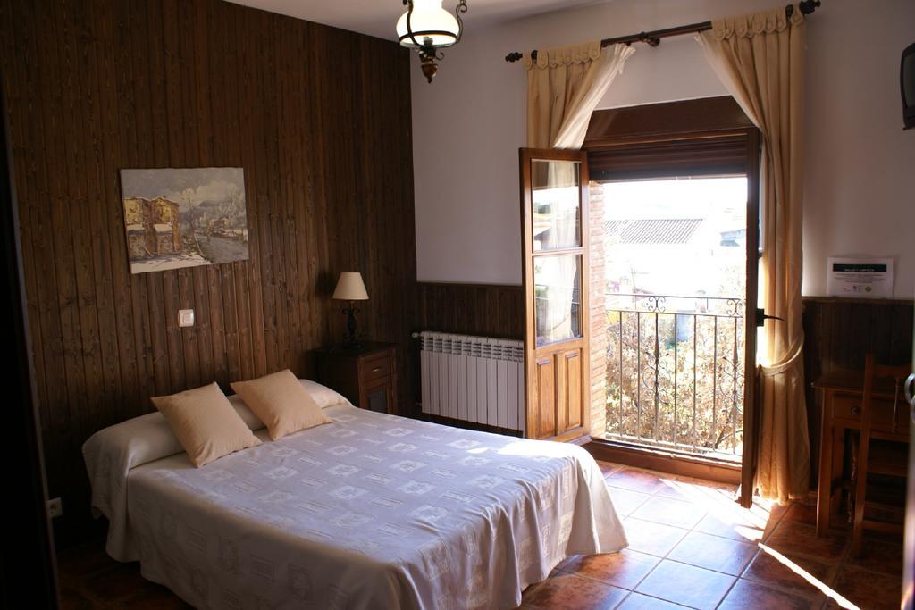 Casa Rural Pena Falcon Torrejon el Rubio Exterior photo
