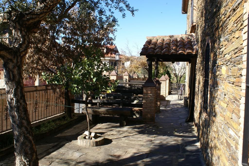 Casa Rural Pena Falcon Torrejon el Rubio Exterior photo