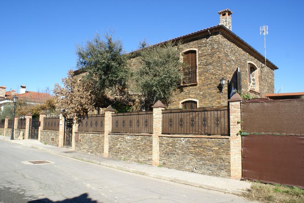 Casa Rural Pena Falcon Torrejon el Rubio Exterior photo