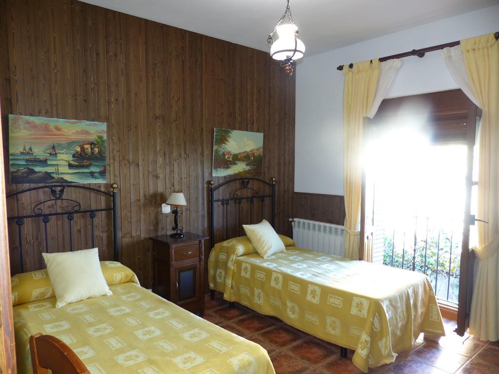 Casa Rural Pena Falcon Torrejon el Rubio Exterior photo
