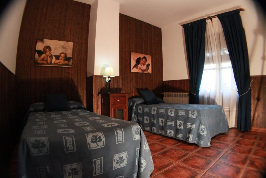 Casa Rural Pena Falcon Torrejon el Rubio Exterior photo