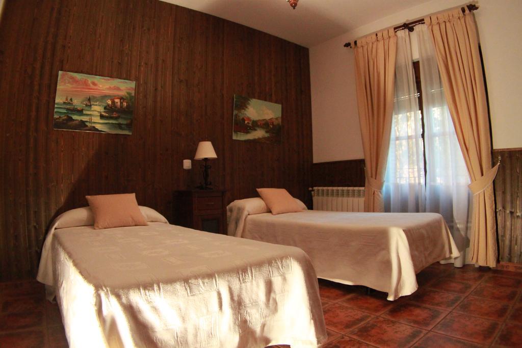Casa Rural Pena Falcon Torrejon el Rubio Exterior photo