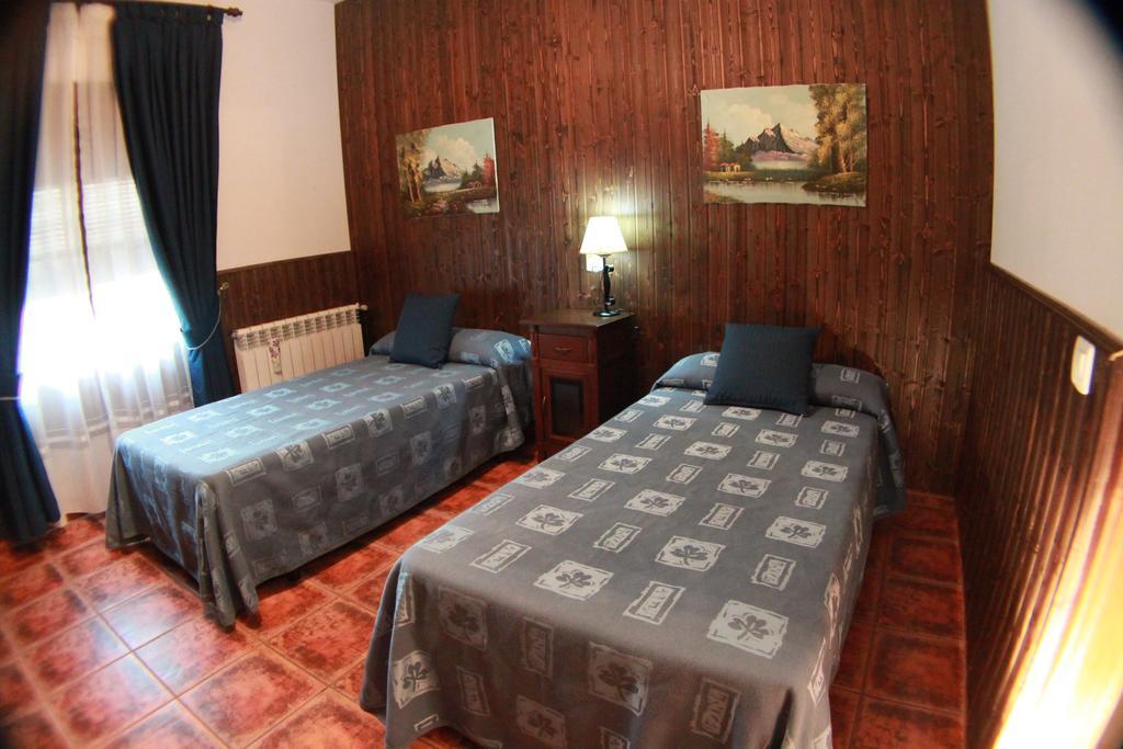 Casa Rural Pena Falcon Torrejon el Rubio Exterior photo